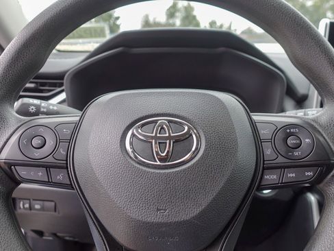 Used 2025 Toyota RAV4 XLE image 12