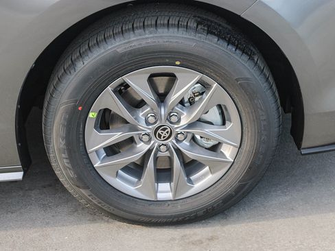 New 2026 Toyota Sienna LE FWD image 11