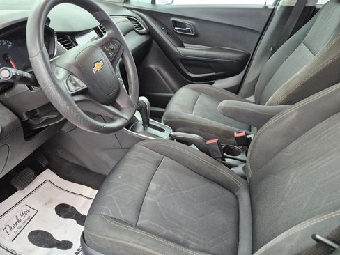 Used 2017 Chevrolet Trax LT AWD/4WD image 9