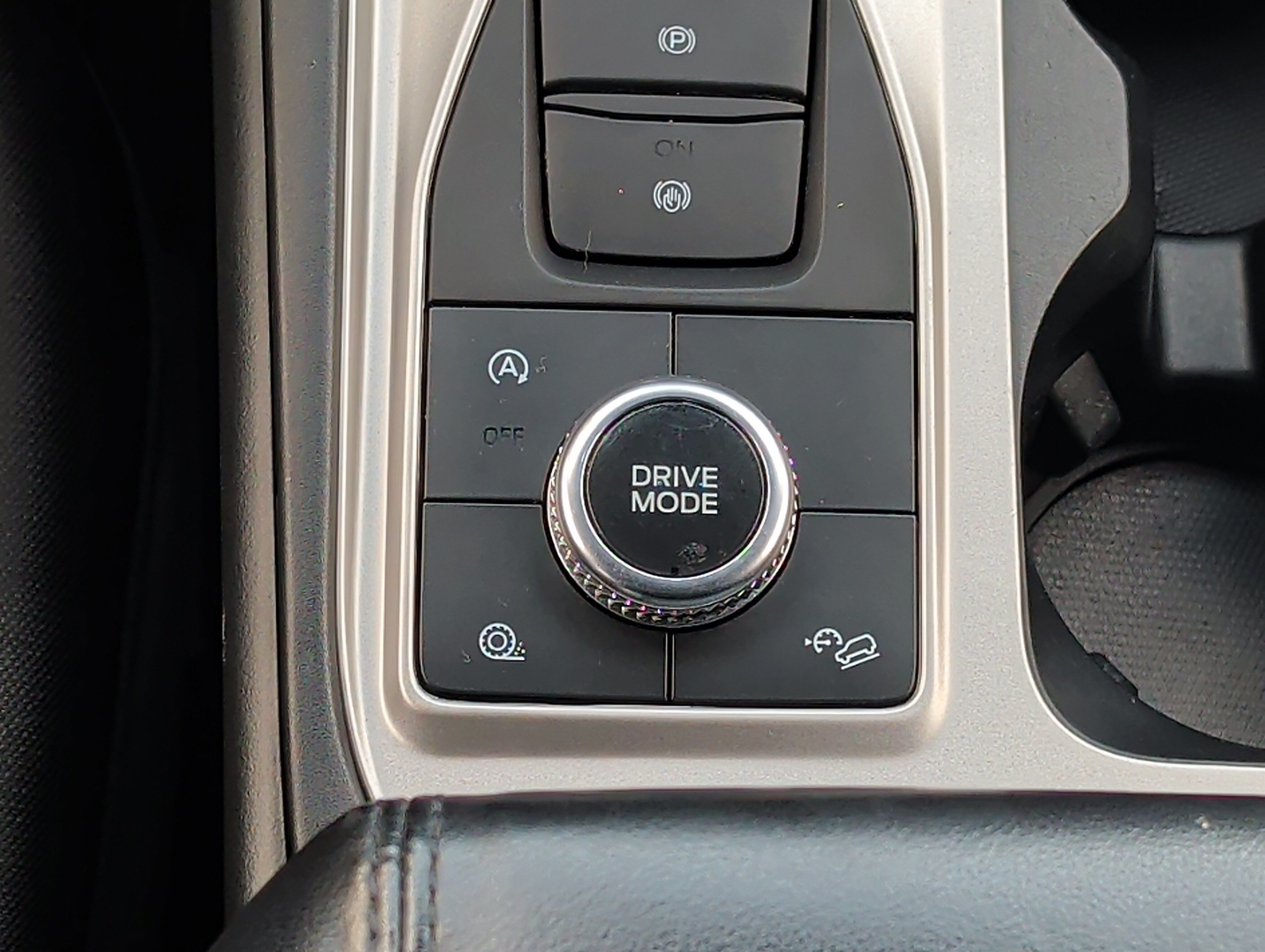 Used 2020 Ford Explorer XLT AWD/4WD image 26
