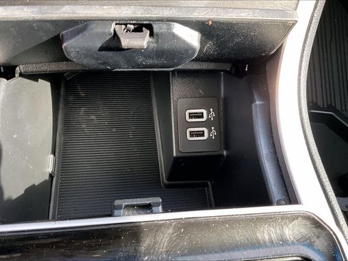 Used 2020 Ford Edge SEL w/ Cold Weather Package image 16