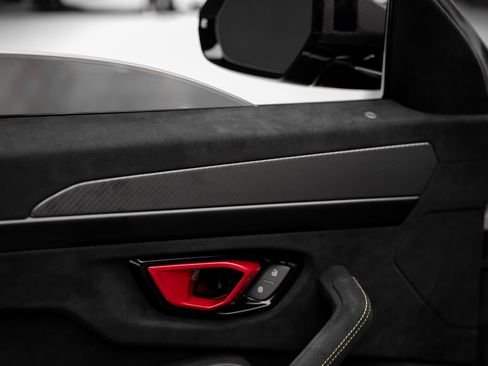 Used 2024 Lamborghini Urus Performante AWD/4WD image 59
