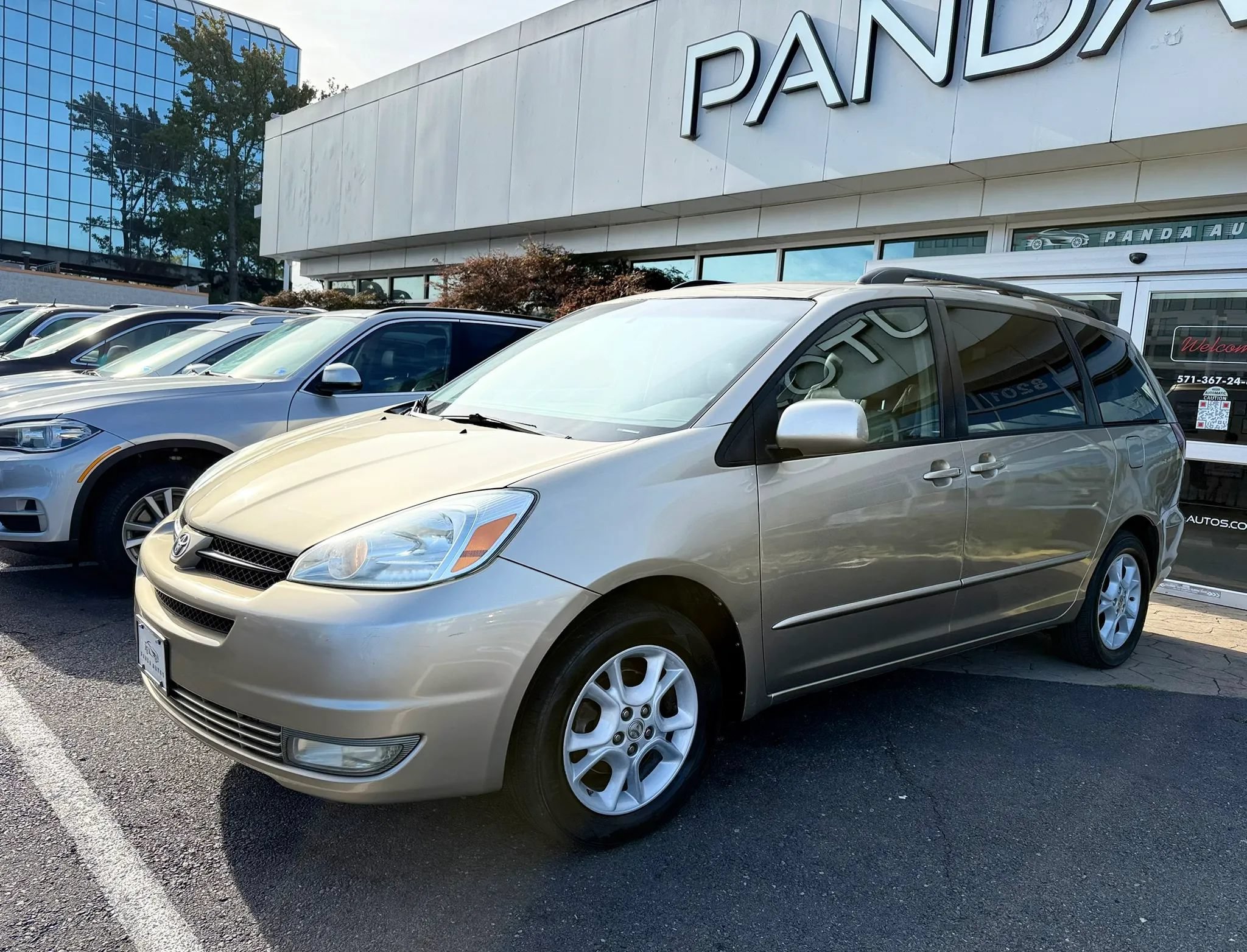 Used 2004 Toyota Sienna XLE w/ XLE Pkg 12 FWD image 3
