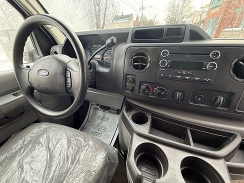Used 2013 Ford E-350 and Econoline 350 XLT RWD image 15