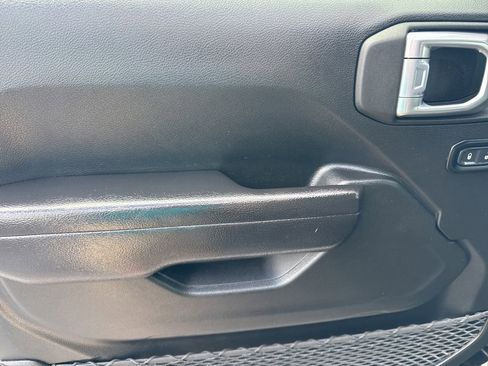 Used 2021 Jeep Gladiator Rubicon image 12