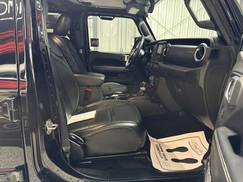 Used 2022 Jeep Wrangler Unlimited Sahara AWD/4WD image 25