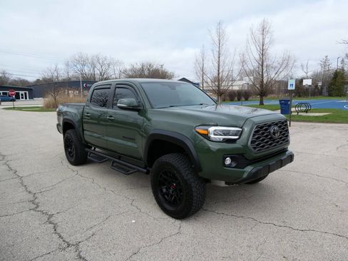 Used 2021 Toyota Tacoma TRD Off-Road w/ TRD Premium Off Road Package image 3