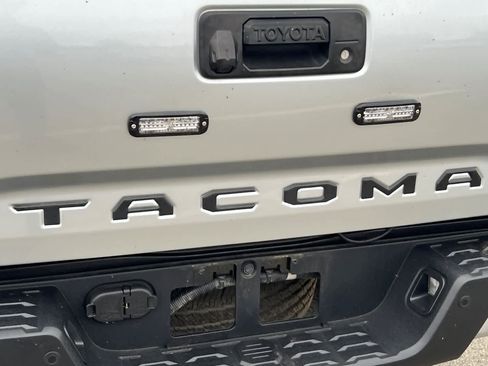 Used 2022 Toyota Tacoma TRD Sport w/ Technology Package AWD/4WD image 21