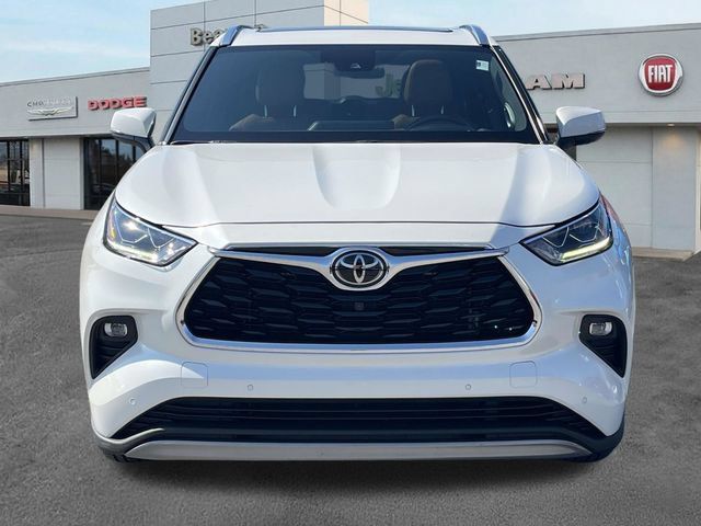 Used 2021 Toyota Highlander Platinum AWD/4WD image 2