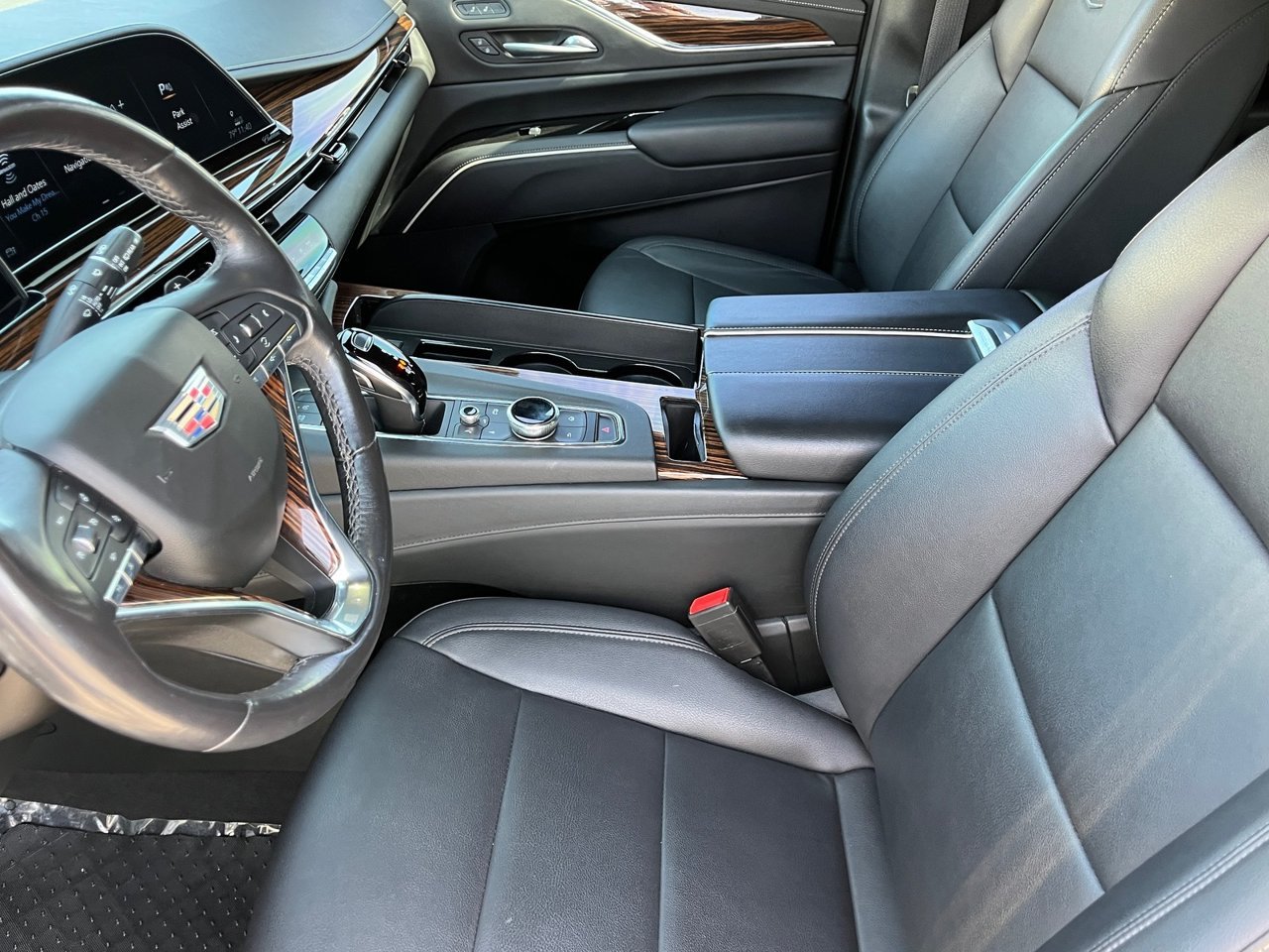 Used 2021 Cadillac Escalade Luxury w/ LPO, Illumination Package RWD image 17