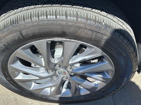 Used 2025 Buick Enclave Preferred FWD image 10