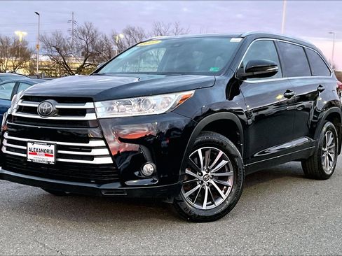 Used 2017 Toyota Highlander XLE image 1