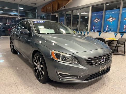 Used 2017 Volvo S60 T5 Inscription Platinum image 3