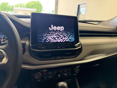 Used 2025 Jeep Compass Limited AWD/4WD image 16