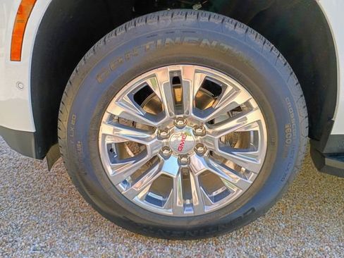 Used 2025 GMC Yukon Denali w/ LPO, Floor Liner Package RWD image 15