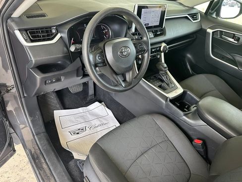 Used 2025 Toyota RAV4 XLE AWD/4WD image 12
