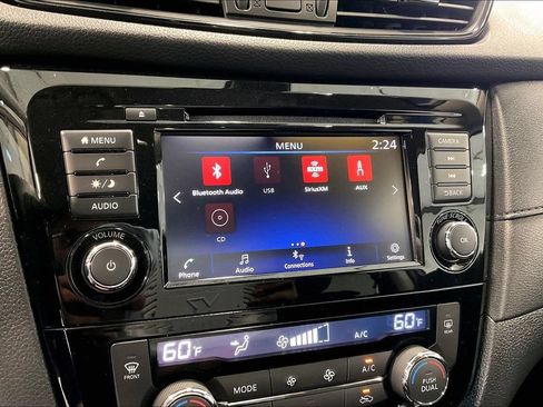 Used 2019 Nissan Rogue SV AWD/4WD image 16