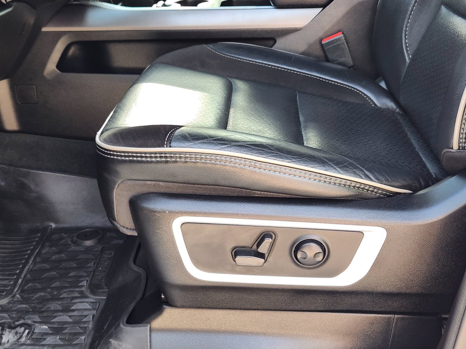 Used 2022 RAM 1500 Laramie w/ Sport Appearance Package RWD image 26