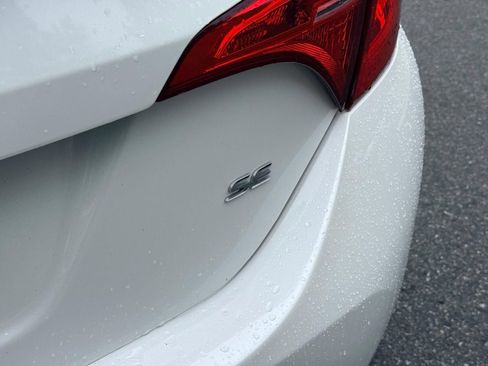 Used 2017 Toyota Corolla SE w/ SE Premium Package FWD image 12