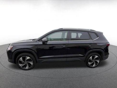 Used 2025 Volkswagen Taos SE image 8