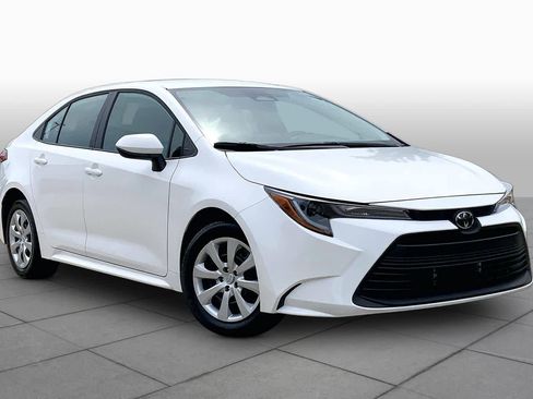 Used 2026 Toyota Corolla LE FWD image 3