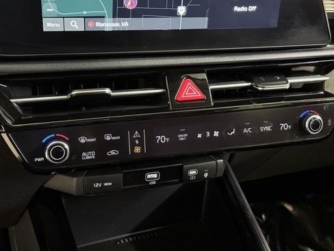 Used 2023 Kia Niro EX image 26