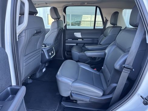 Used 2025 Ford Expedition Active image 31