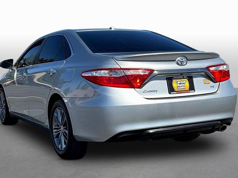 Used 2016 Toyota Camry SE w/ Moonroof Package image 11