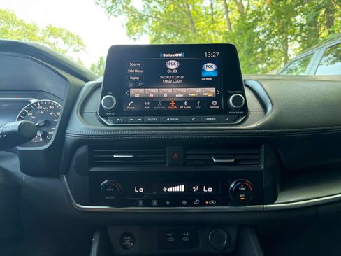 Used 2025 Nissan Rogue SV FWD image 14
