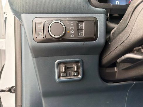 Used 2025 Ford Maverick XL w/ Equipment Group 101A AWD/4WD image 9