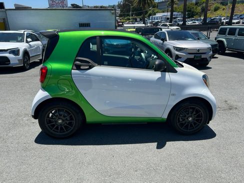 Used 2017 smart fortwo electric drive RWD image 4