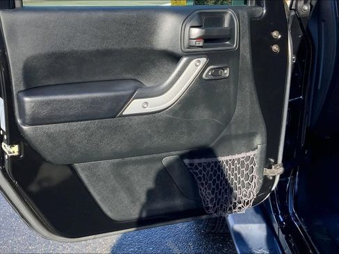 Used 2017 Jeep Wrangler Unlimited Sahara w/ Connectivity Group image 22