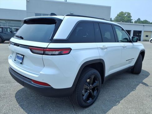 New 2026 Jeep Grand Cherokee Limited AWD/4WD image 4