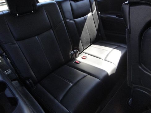 Used 2018 Nissan Pathfinder SL w/ SL Premium Package image 16