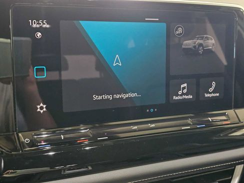 Used 2025 Volkswagen Atlas SE AWD/4WD image 29