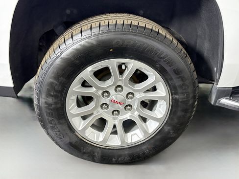 Used 2019 GMC Yukon SLT image 32