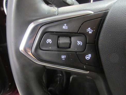 Used 2025 Chevrolet Trax LT w/ LT Convenience Package image 31