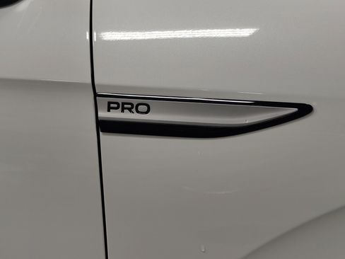 Used 2025 Volkswagen ID.4 Pro image 4