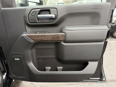 Certified 2021 GMC Sierra 2500 Denali w/ Denali Black Diamond Edition image 38