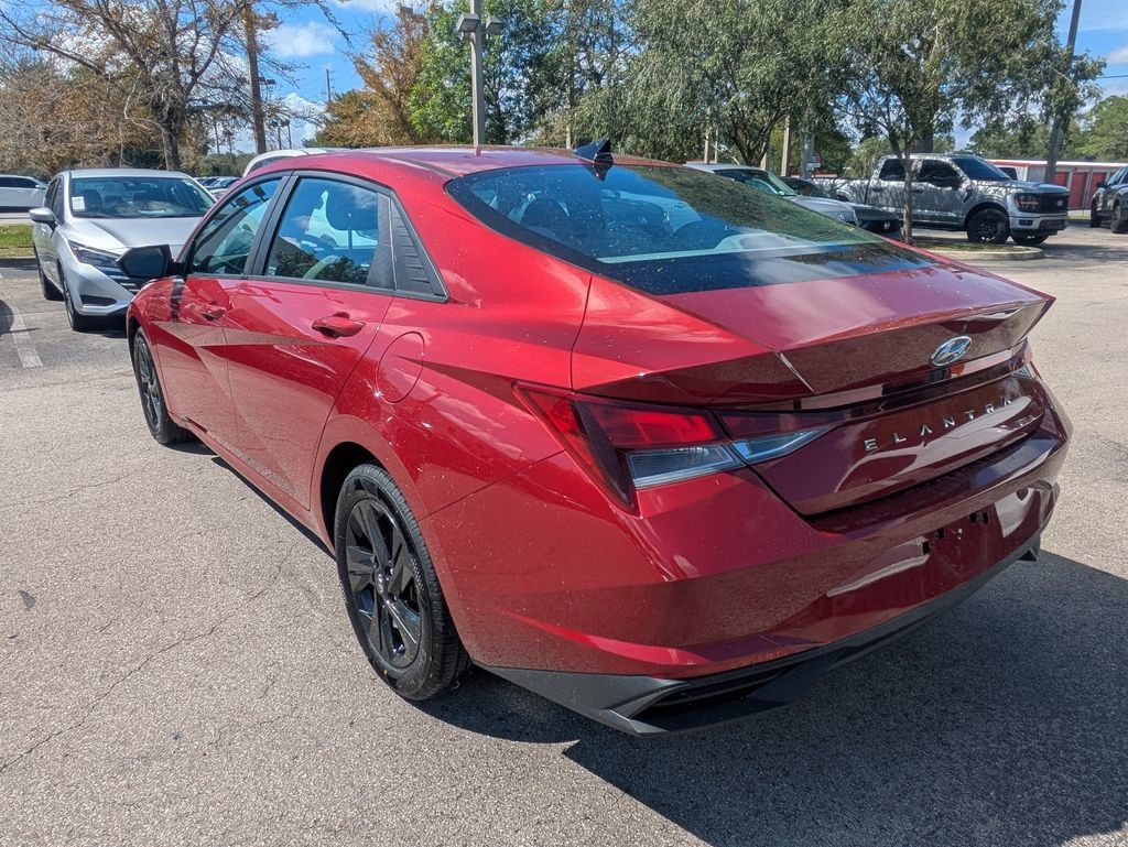 Used 2023 Hyundai Elantra SEL w/ Cargo Package FWD image 6