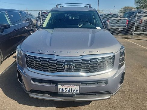 Used 2021 Kia Telluride EX w/ EX Premium Package image 2