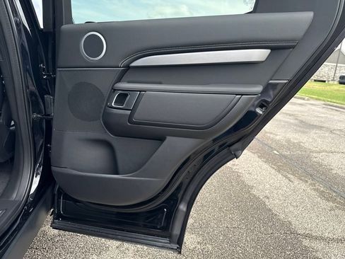 Certified 2025 Land Rover Discovery Dynamic SE AWD/4WD image 19