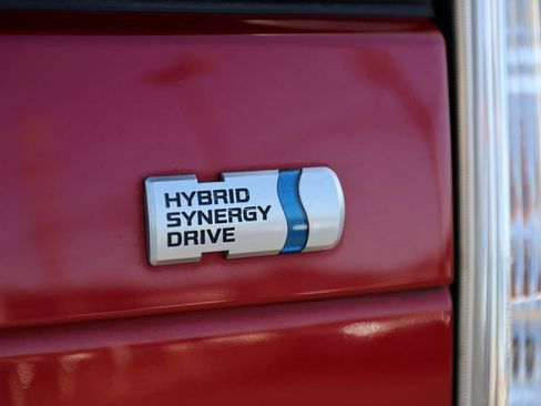 Used 2015 Toyota Prius Four image 8