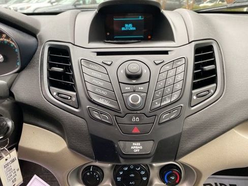 Used 2014 Ford Fiesta SE image 28