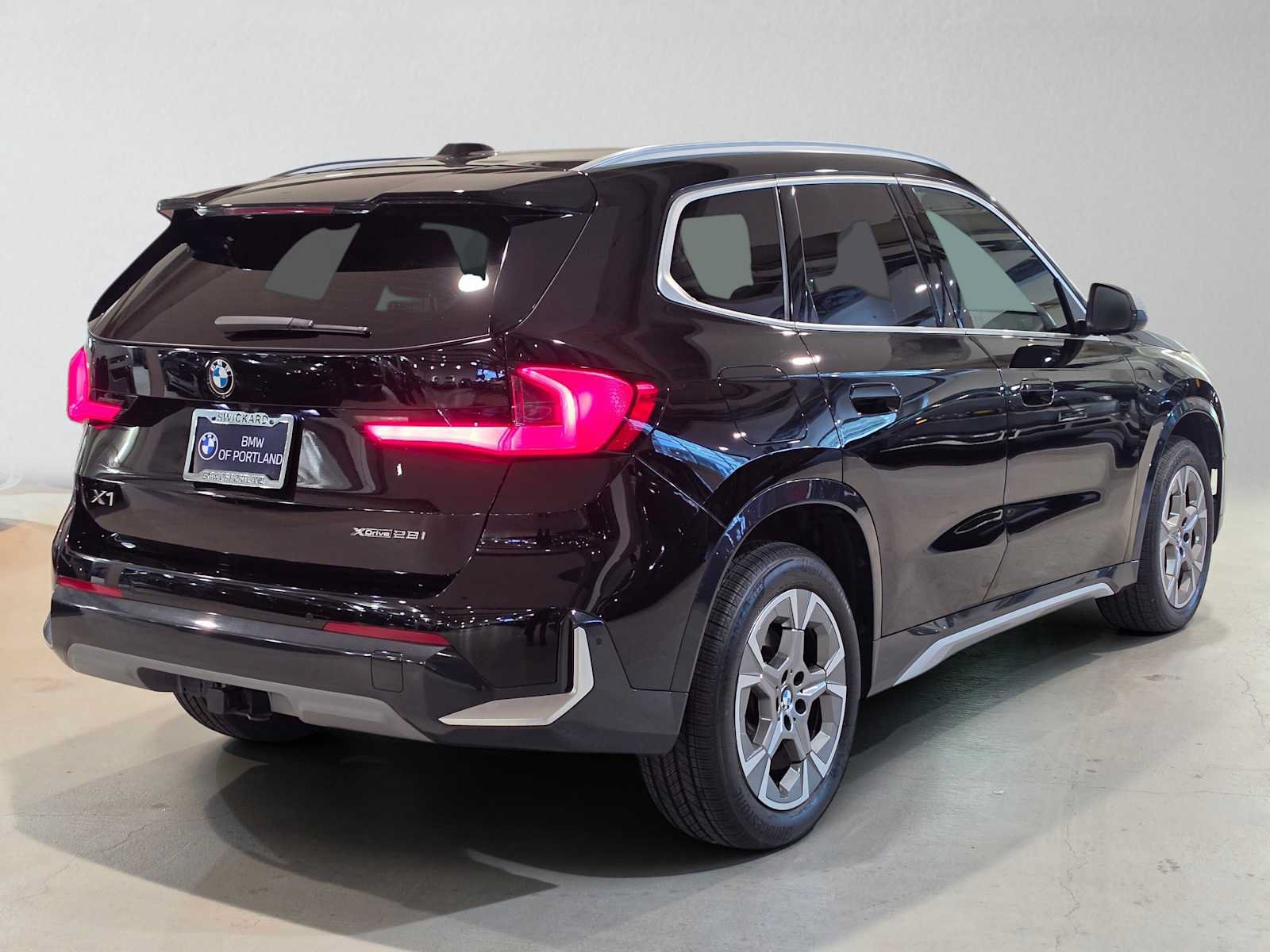 Used 2023 BMW X1 xDrive28i w/ Premium Package AWD/4WD image 3