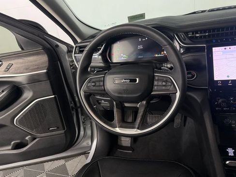 Used 2023 Jeep Grand Cherokee 4WD 4xe w/ Luxury Tech Group II image 15