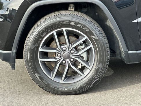 Used 2019 Jeep Grand Cherokee Limited image 28