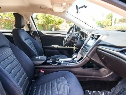 Used 2016 Ford Fusion SE FWD image 15