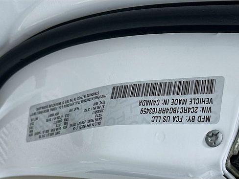 Used 2024 Chrysler Pacifica Touring-L image 31