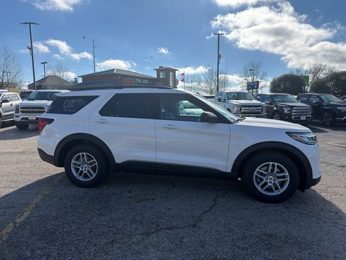 New 2026 Ford Explorer Active RWD image 4